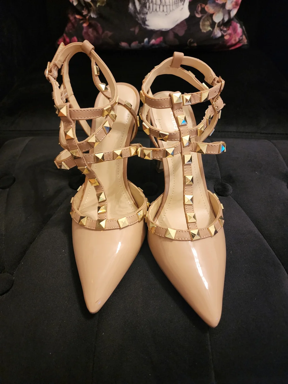 BCBG Pointed Nude Patent Leathet Heels with Gold Pyramid Studs Size 7.5
